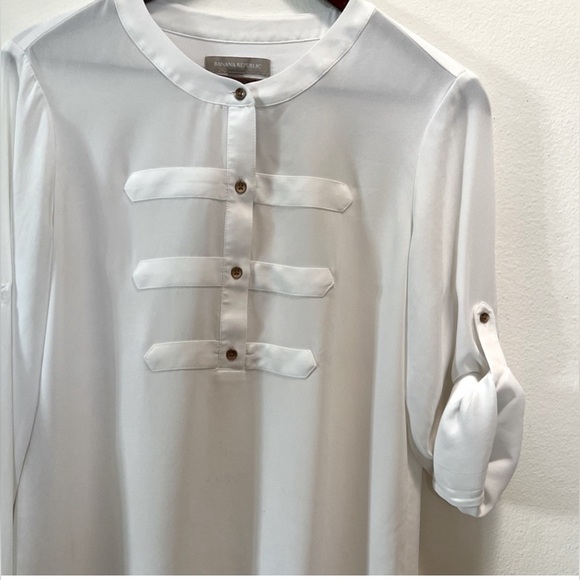 Banana Republic EUC Blouse - White w/Gold buttons - Picture 1 of 7